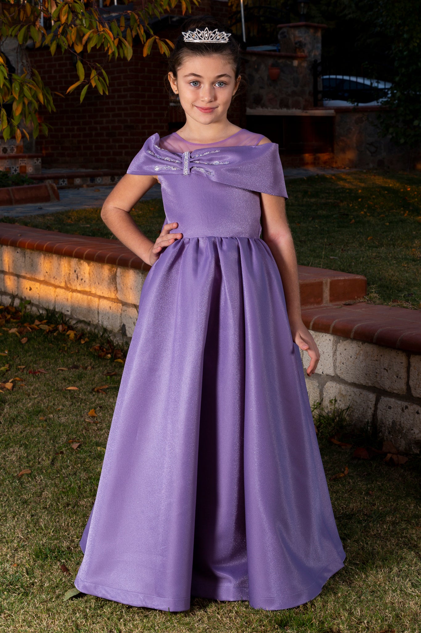 Robe de princesse en satin lilas Dove pour filles 7-11 ans | Détails des épaules, perles et drapé asymétrique | Filles de fleurs et événements spéciaux | 40003-03