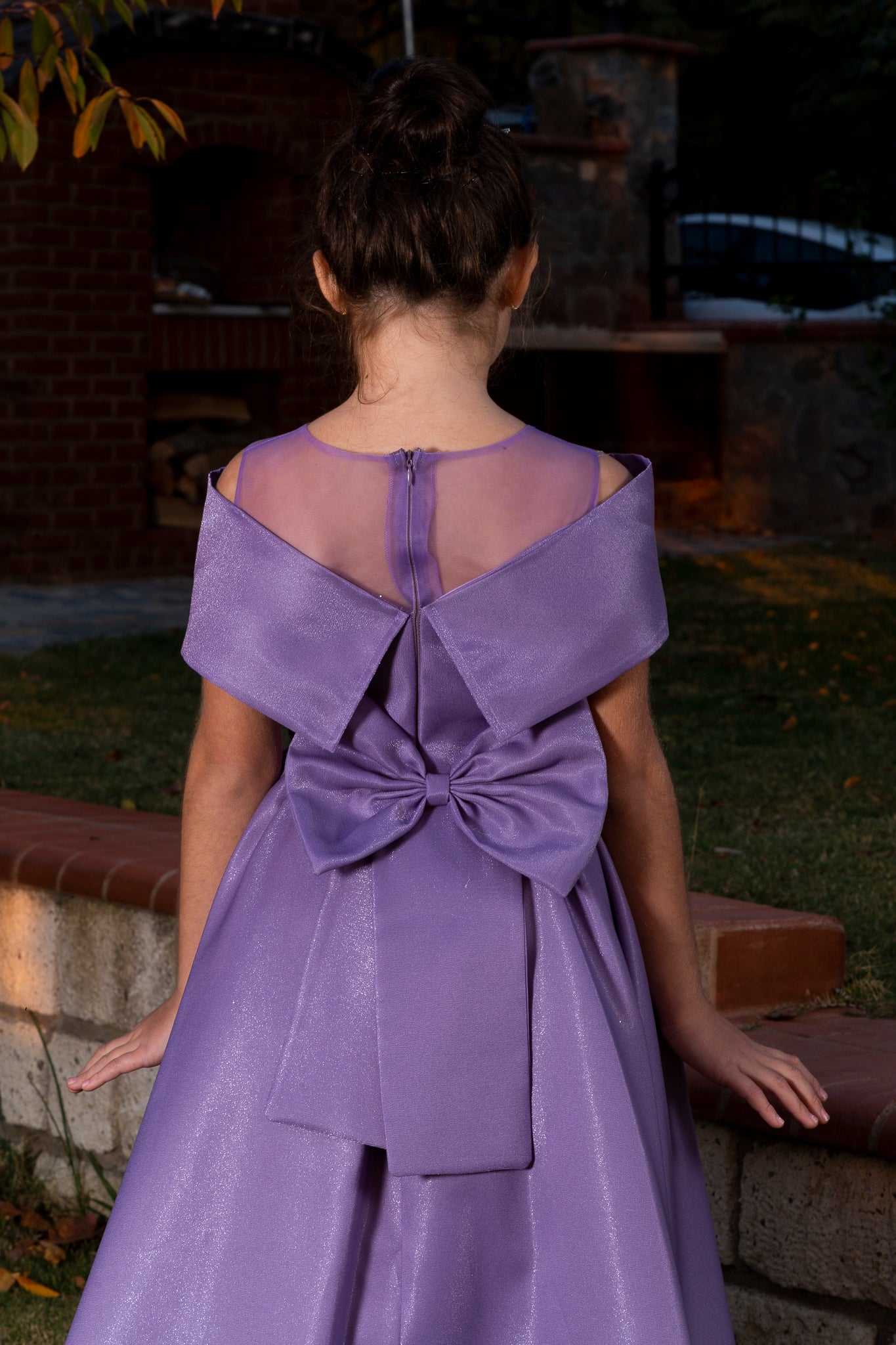 Robe de princesse en satin lilas Dove pour filles 7-11 ans | Détails des épaules, perles et drapé asymétrique | Filles de fleurs et événements spéciaux | 40003-03