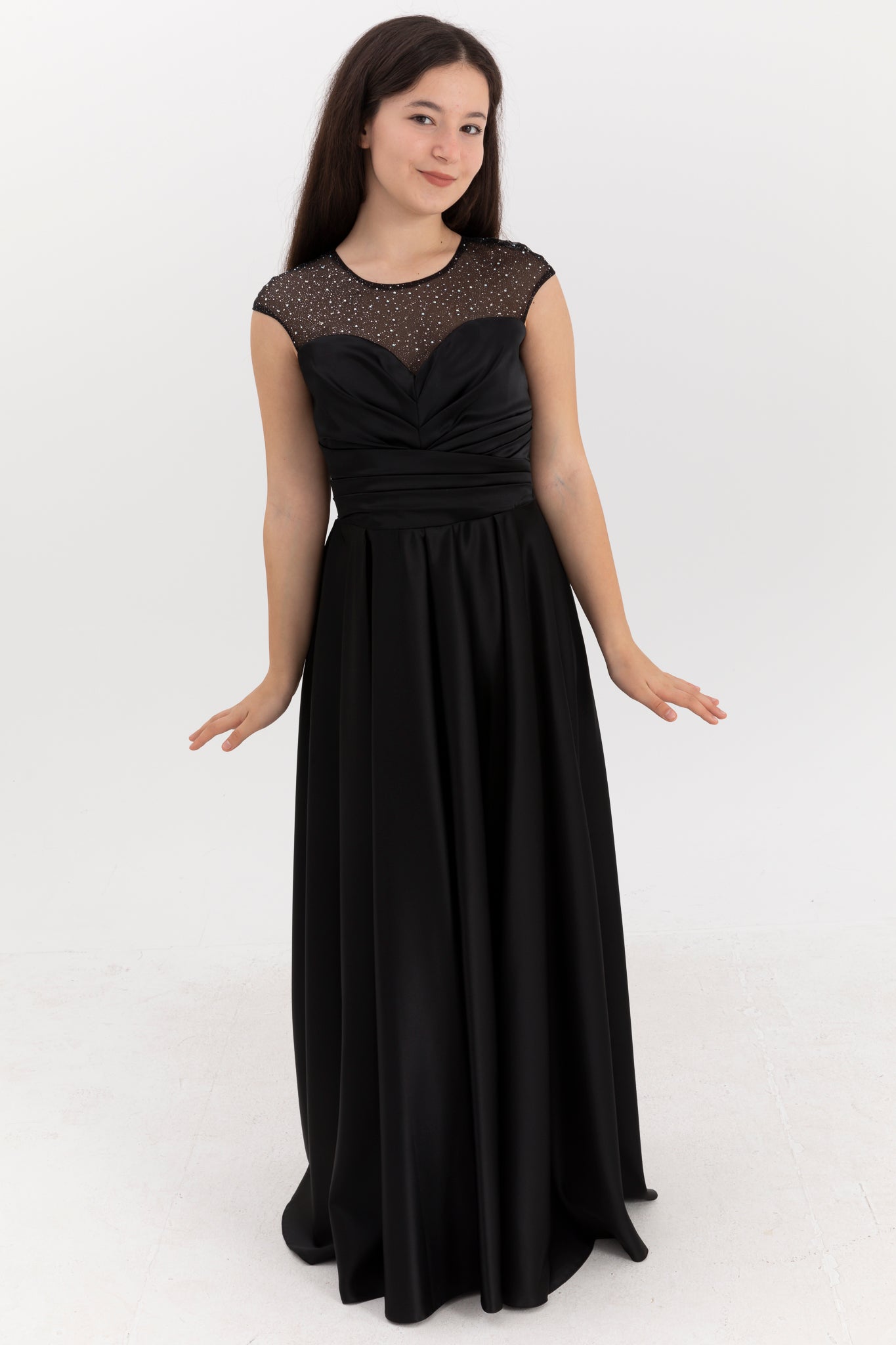 Robe longue en satin noir Minerva pour filles 12-16 ans | Impression de paillettes, panneaux drapés et design plissé | Remise des diplômes et événements spéciaux | 50005-12