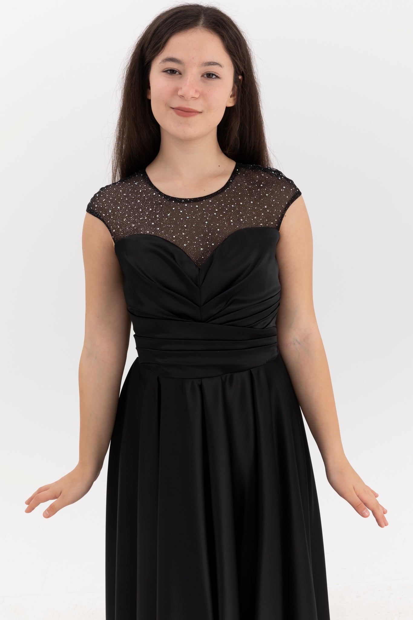 Robe longue en satin noir Minerva pour filles 12-16 ans | Impression de paillettes, panneaux drapés et design plissé | Remise des diplômes et événements spéciaux | 50005-12