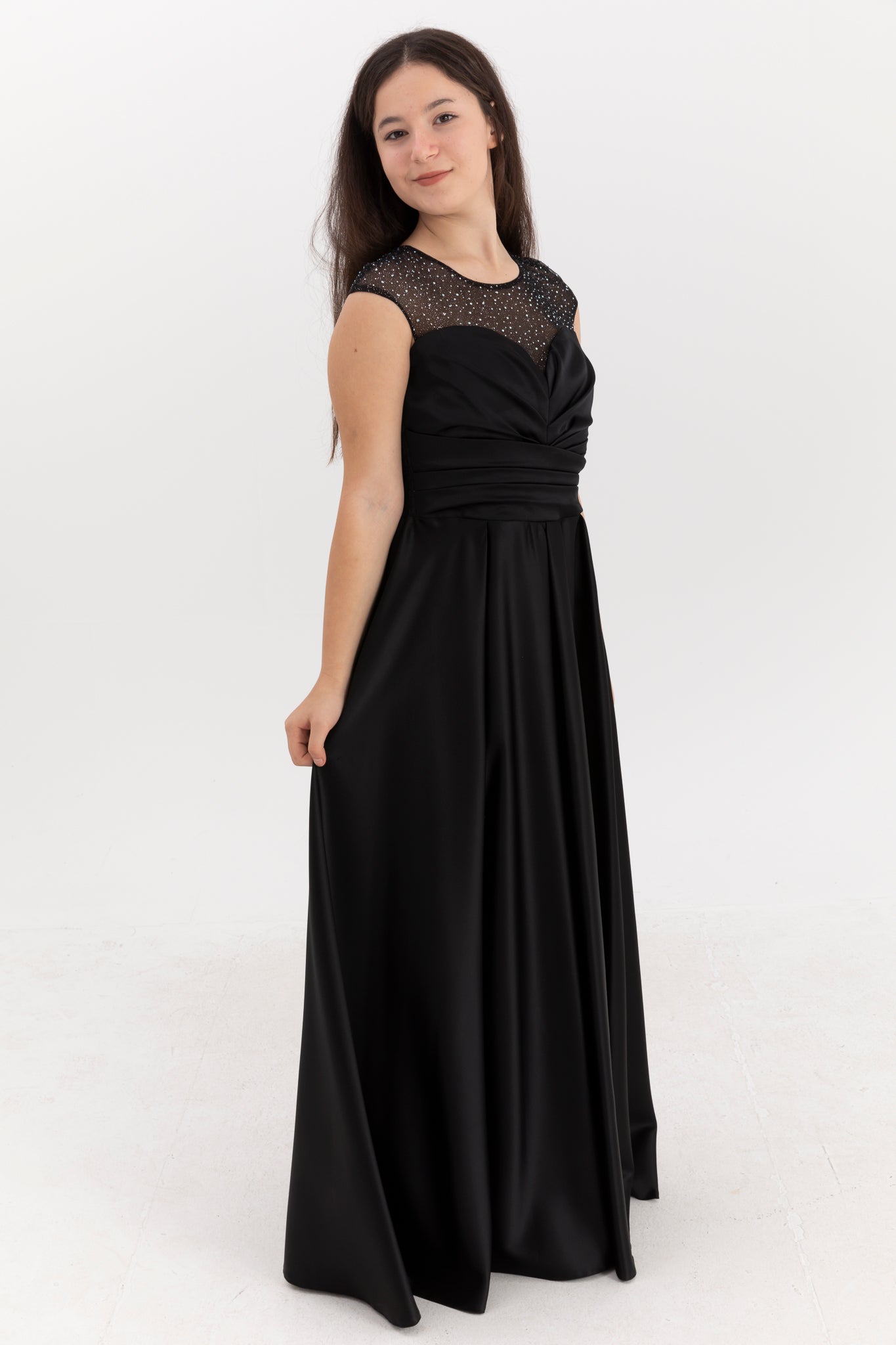 Robe longue en satin noir Minerva pour filles 12-16 ans | Impression de paillettes, panneaux drapés et design plissé | Remise des diplômes et événements spéciaux | 50005-12