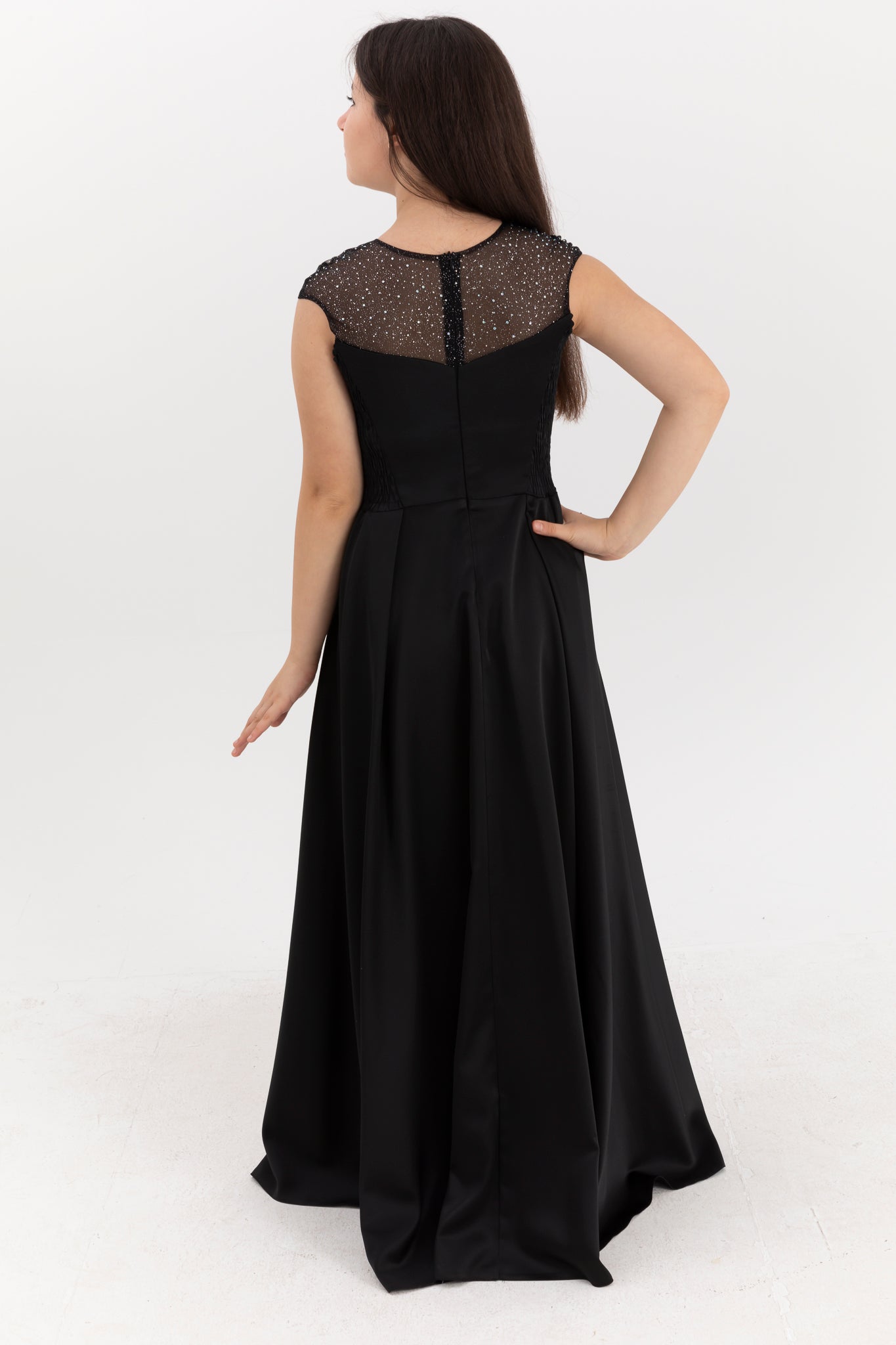 Robe longue en satin noir Minerva pour filles 12-16 ans | Impression de paillettes, panneaux drapés et design plissé | Remise des diplômes et événements spéciaux | 50005-12